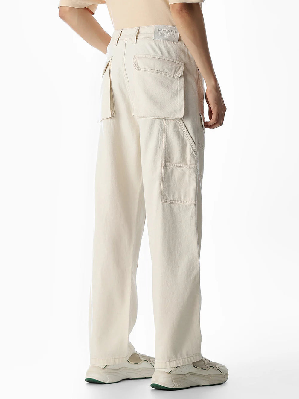 Fashionable Loose-Fit Ecru Denim Jeans for Men with High-Rise Design and Classic Look