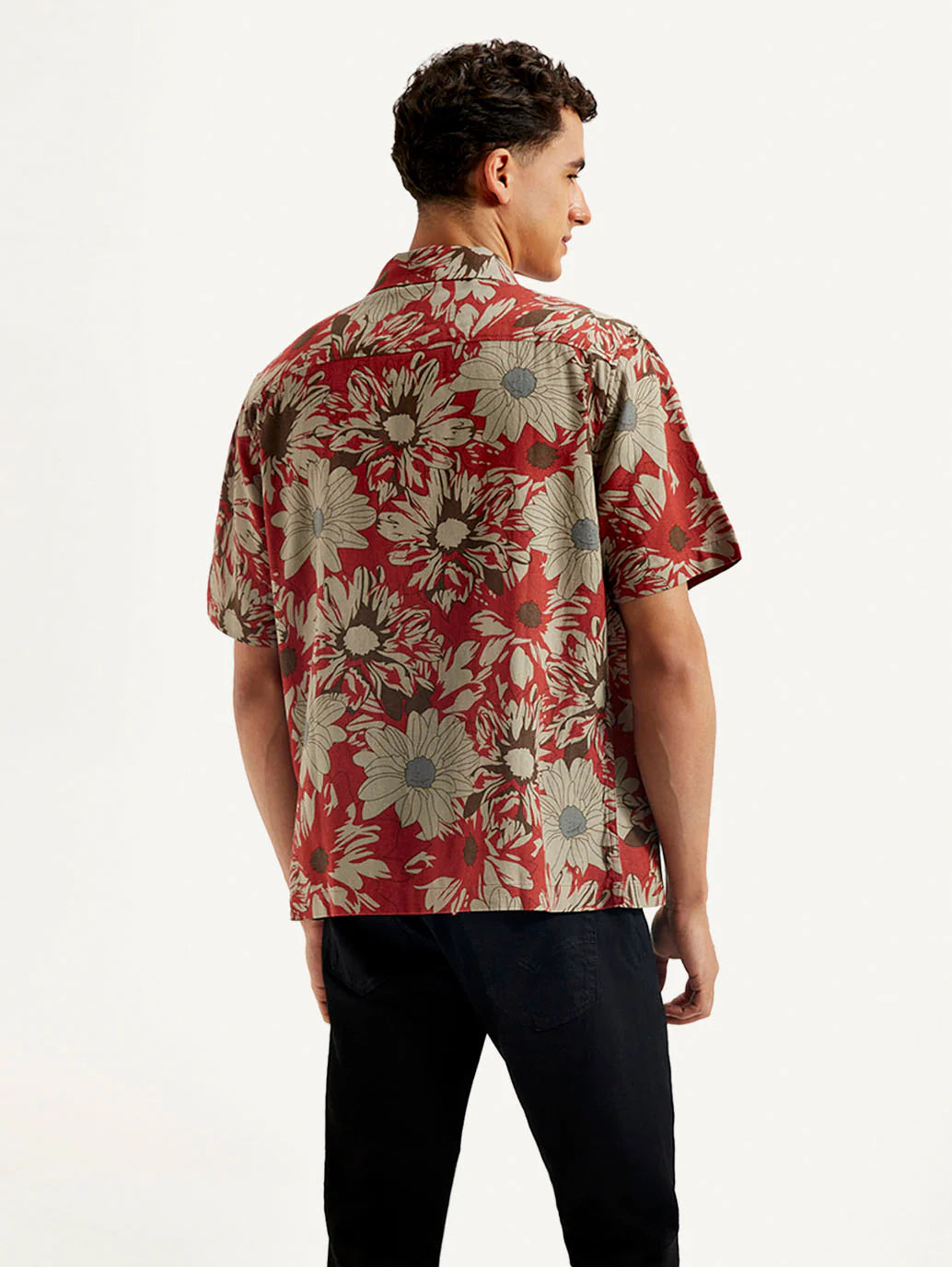 Stylish Men’s Linen Floral Shirt with Resort Collar and Relaxed Fit