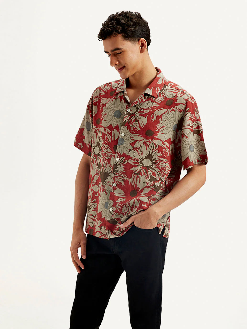 Stylish Men’s Linen Floral Shirt with Resort Collar and Relaxed Fit