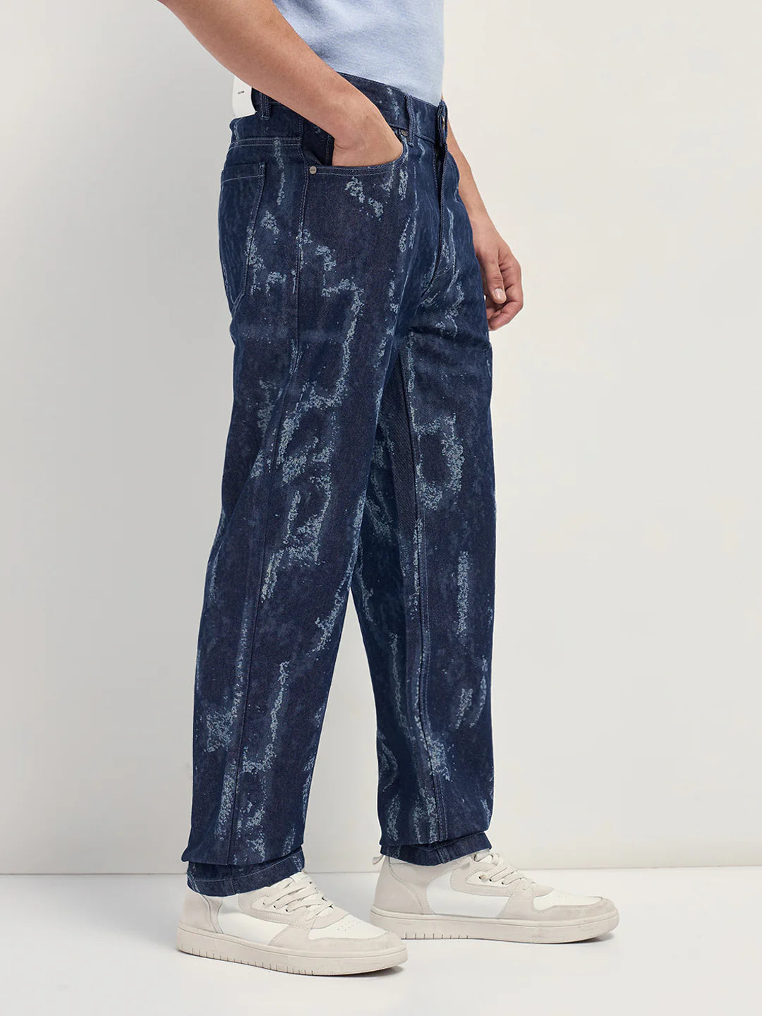 Casual Blue Straight Fit Jeans with Light Bleached Effect for Everyday Wear