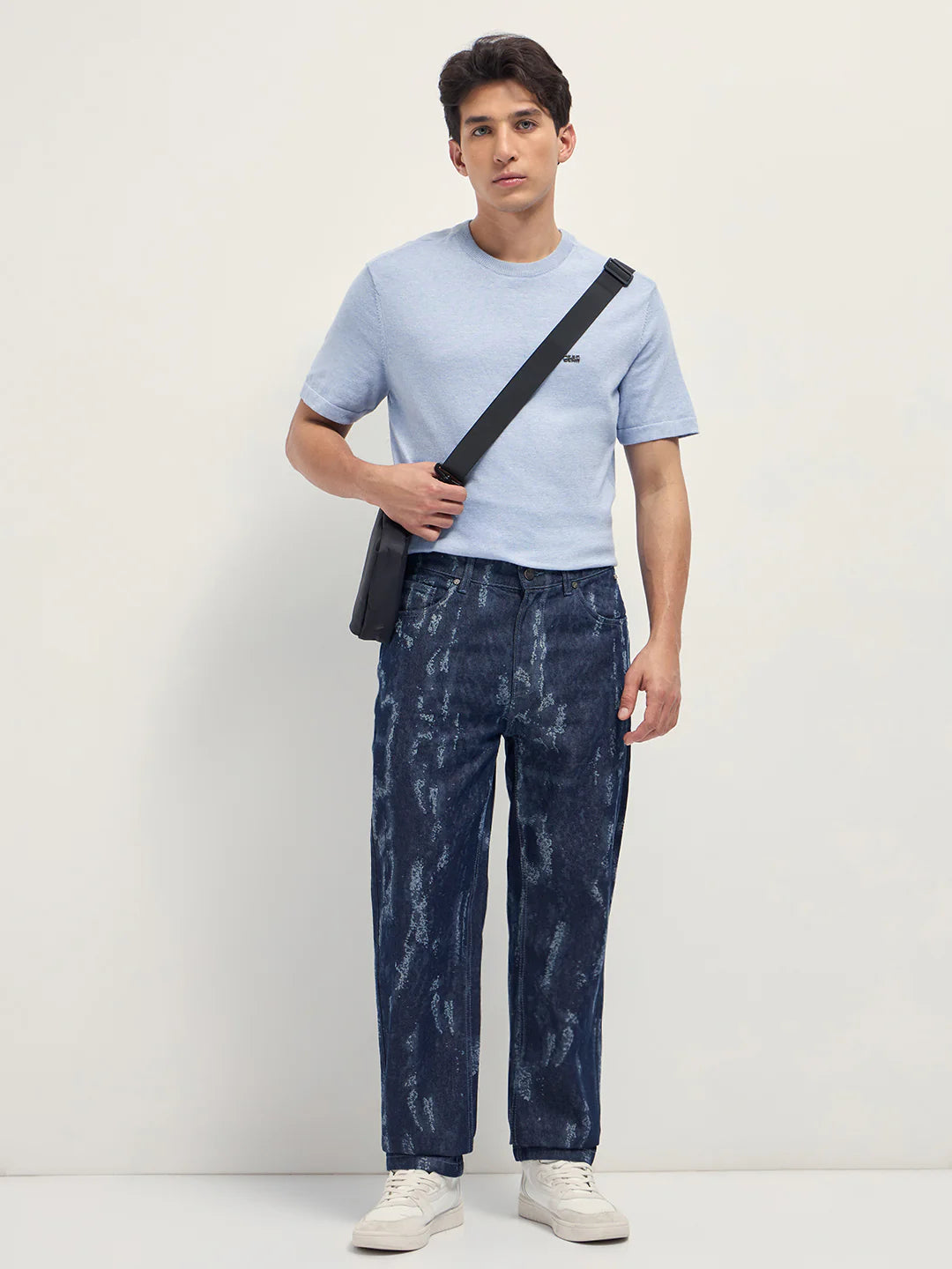 Casual Blue Straight Fit Jeans with Light Bleached Effect for Everyday Wear