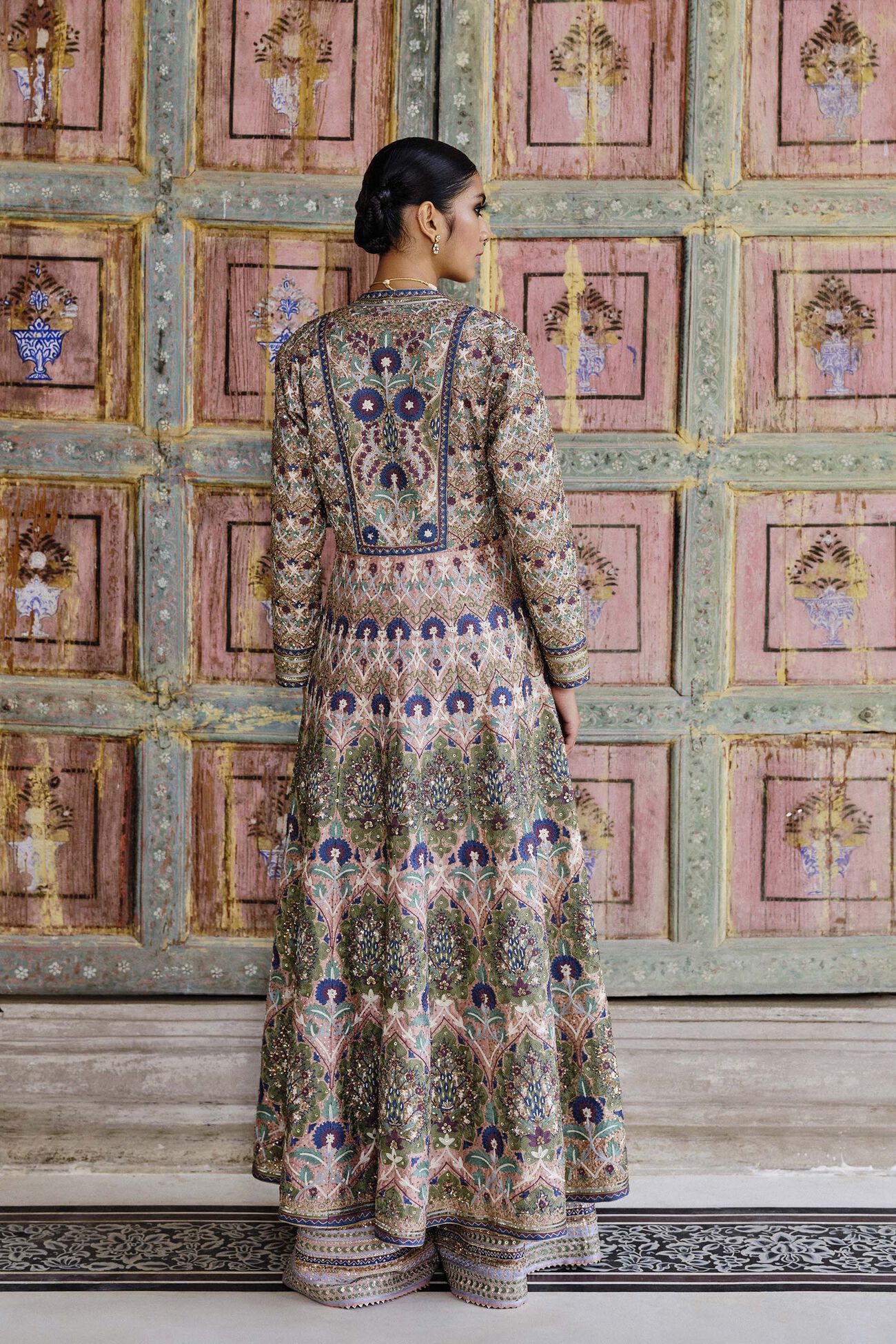 Traditional Krandasi Embroidered Zardozi Jacket Set with Fine Craftsmanship for Special Occasions