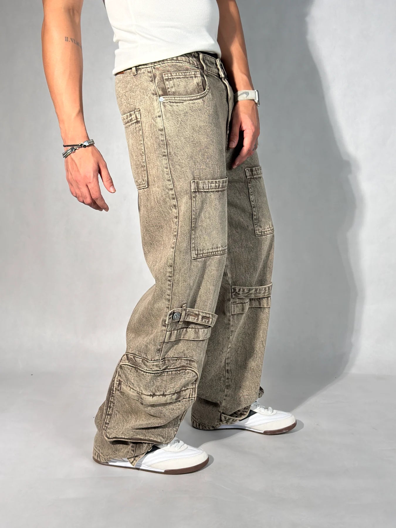 Modern Men’s Utility Balloon Jeans in Driftwood Brown with Relaxed Casual Silhouette