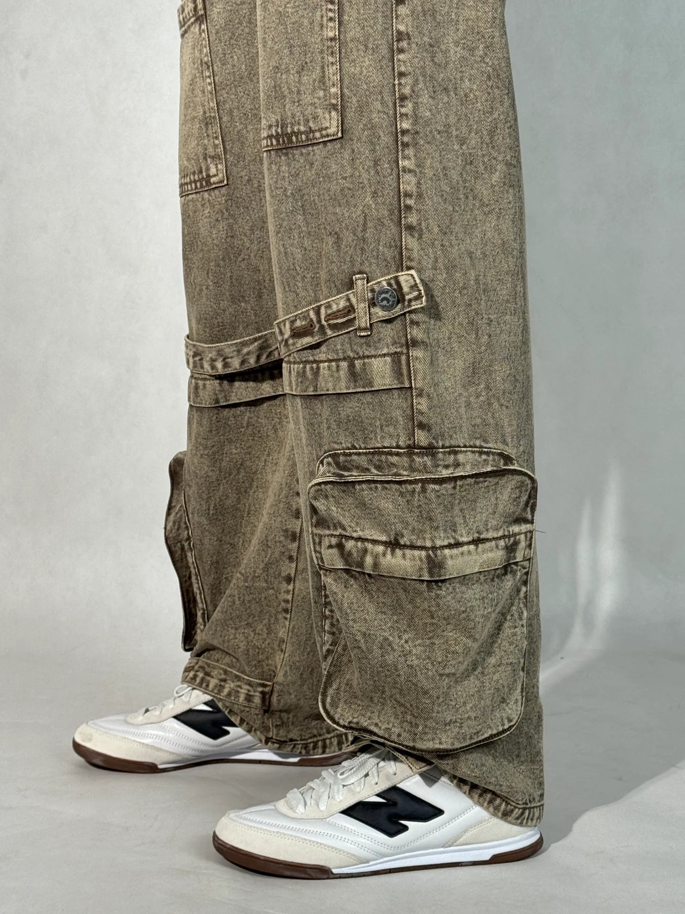 Modern Men’s Utility Balloon Jeans in Driftwood Brown with Relaxed Casual Silhouette