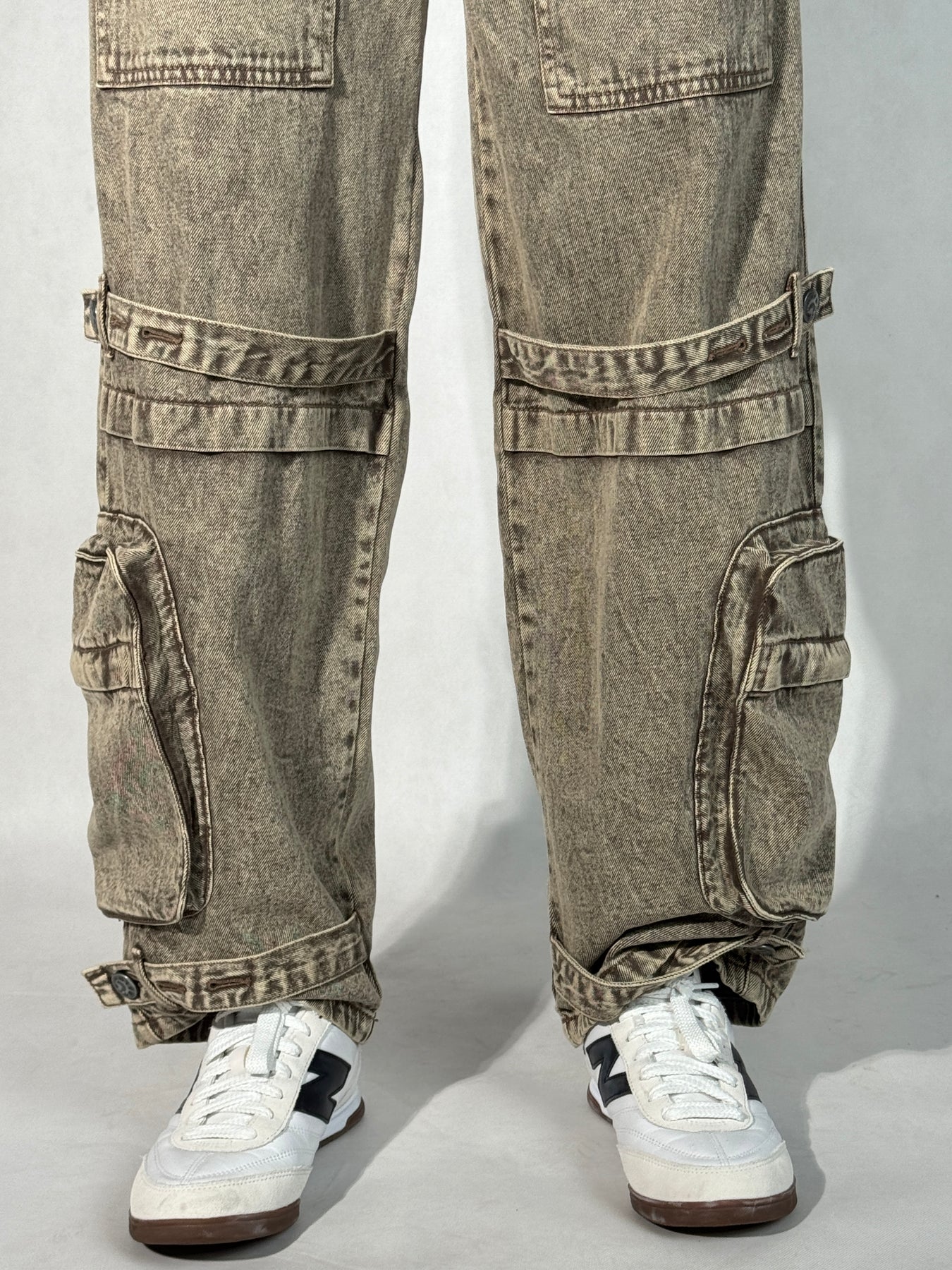 Modern Men’s Utility Balloon Jeans in Driftwood Brown with Relaxed Casual Silhouette