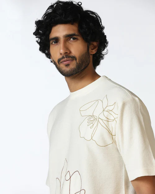 Men’s Off White Graphic Print Relaxed Fit T-Shirt for Weekend Outings