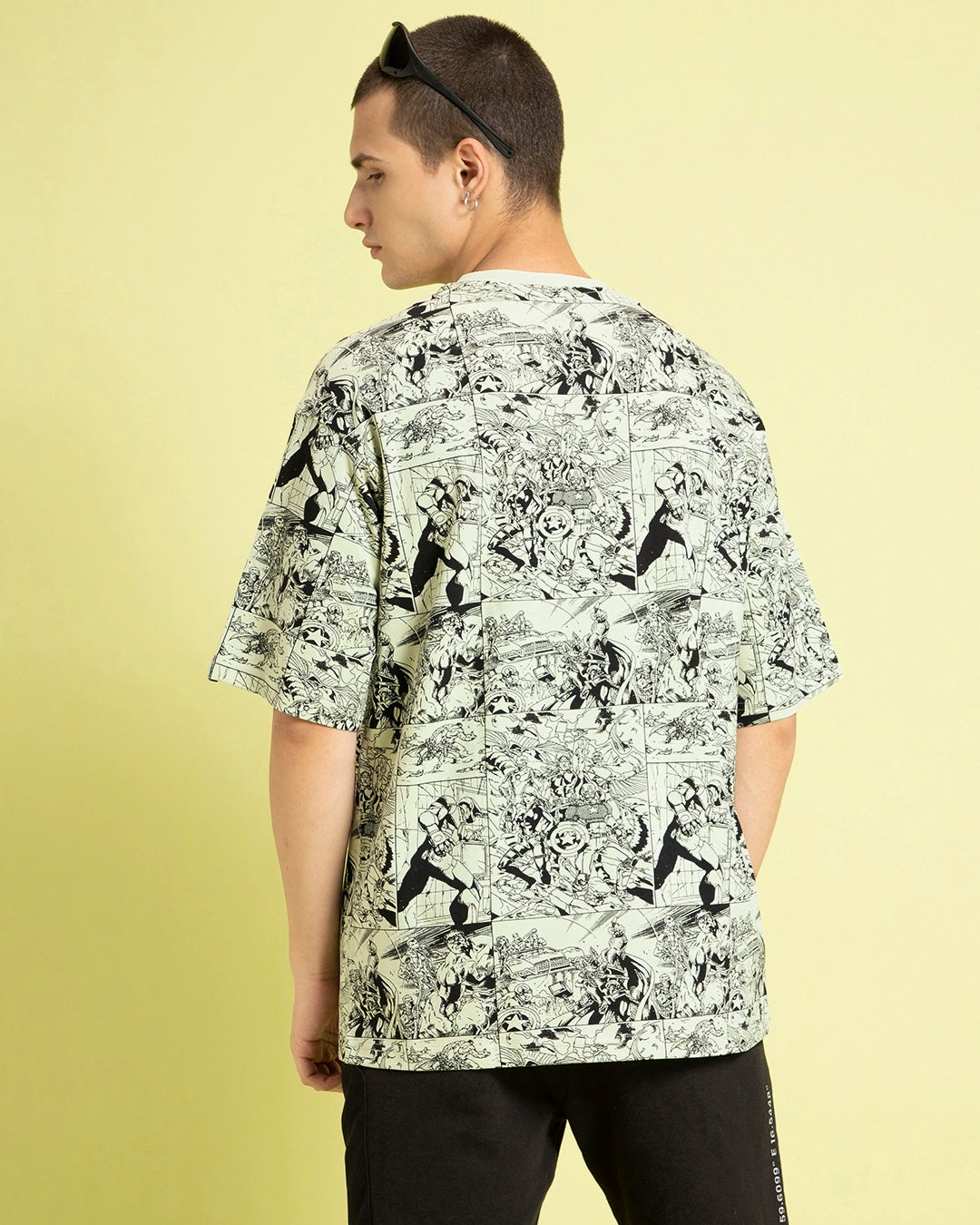 Fashionable Men’s Oversized T-Shirt Green and Black Comfortable Everyday Outfit