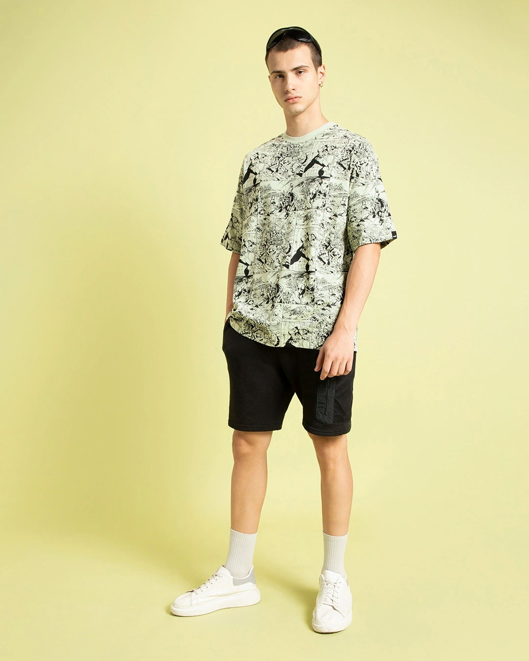 Fashionable Men’s Oversized T-Shirt Green and Black Comfortable Everyday Outfit